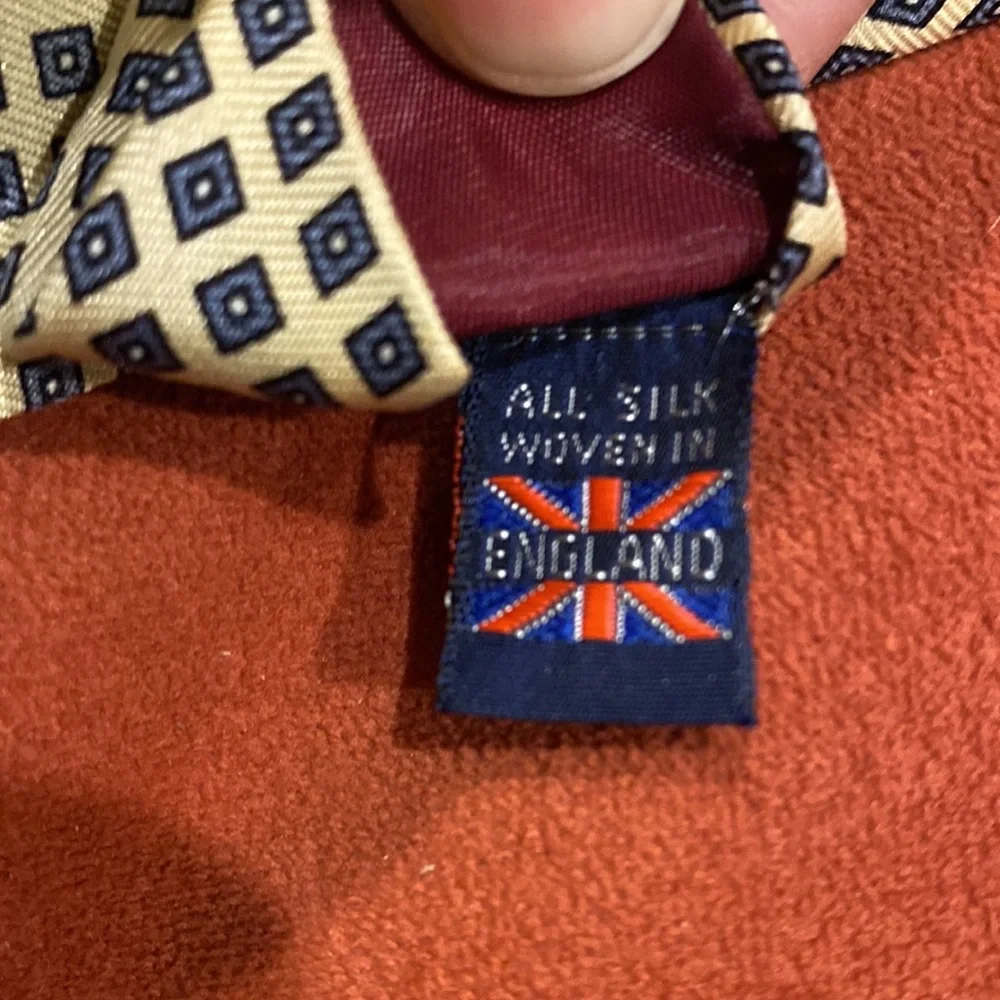EUC Briar silk tie